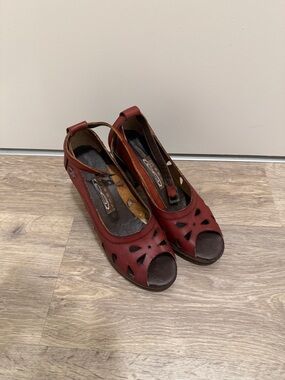 Women’s real Leather Peep-Toe Slingback Heels